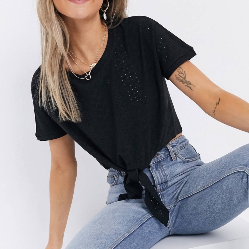 Black crop top ⭐️💫